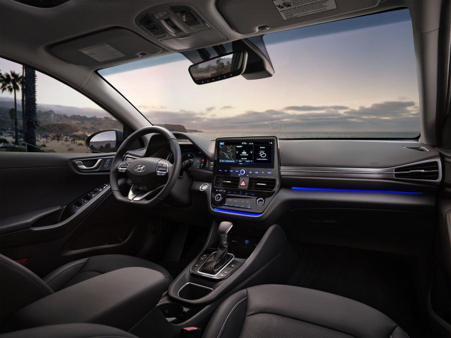 Торпедо Hyundai IONIQ Plug-in Hybrid (AE) 2019 года  (NA) (фото 2 из 7)